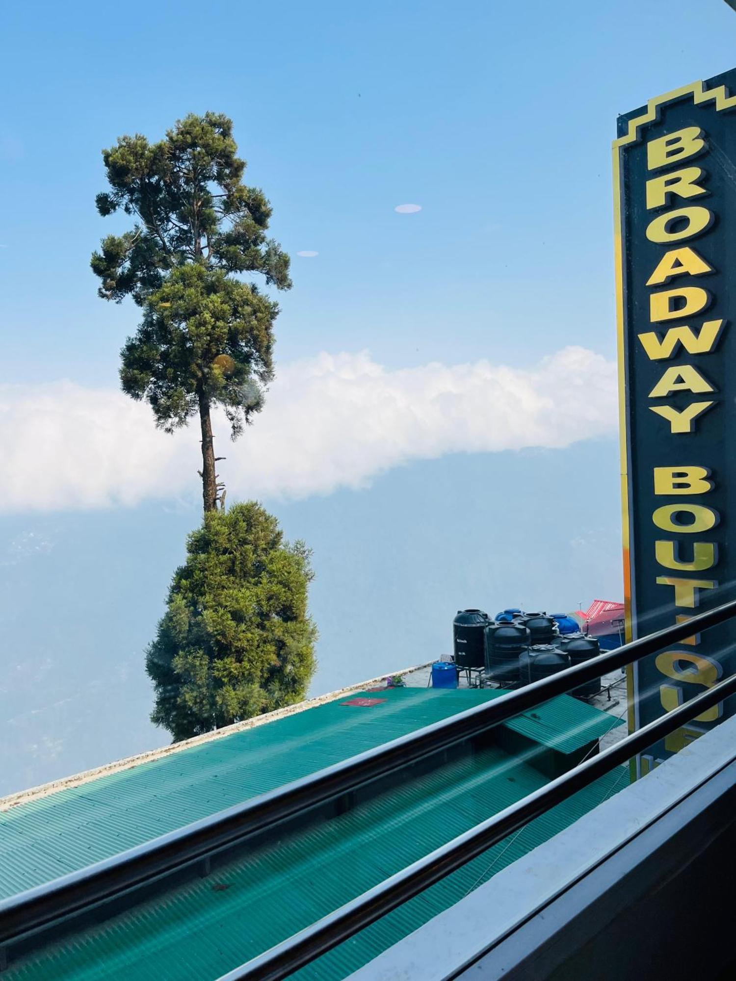 Luxury Stay At Hotel Broadway Boutique Mall Road Chowrasta Near Mahakal Temple Dárdžiling Exteriér fotografie