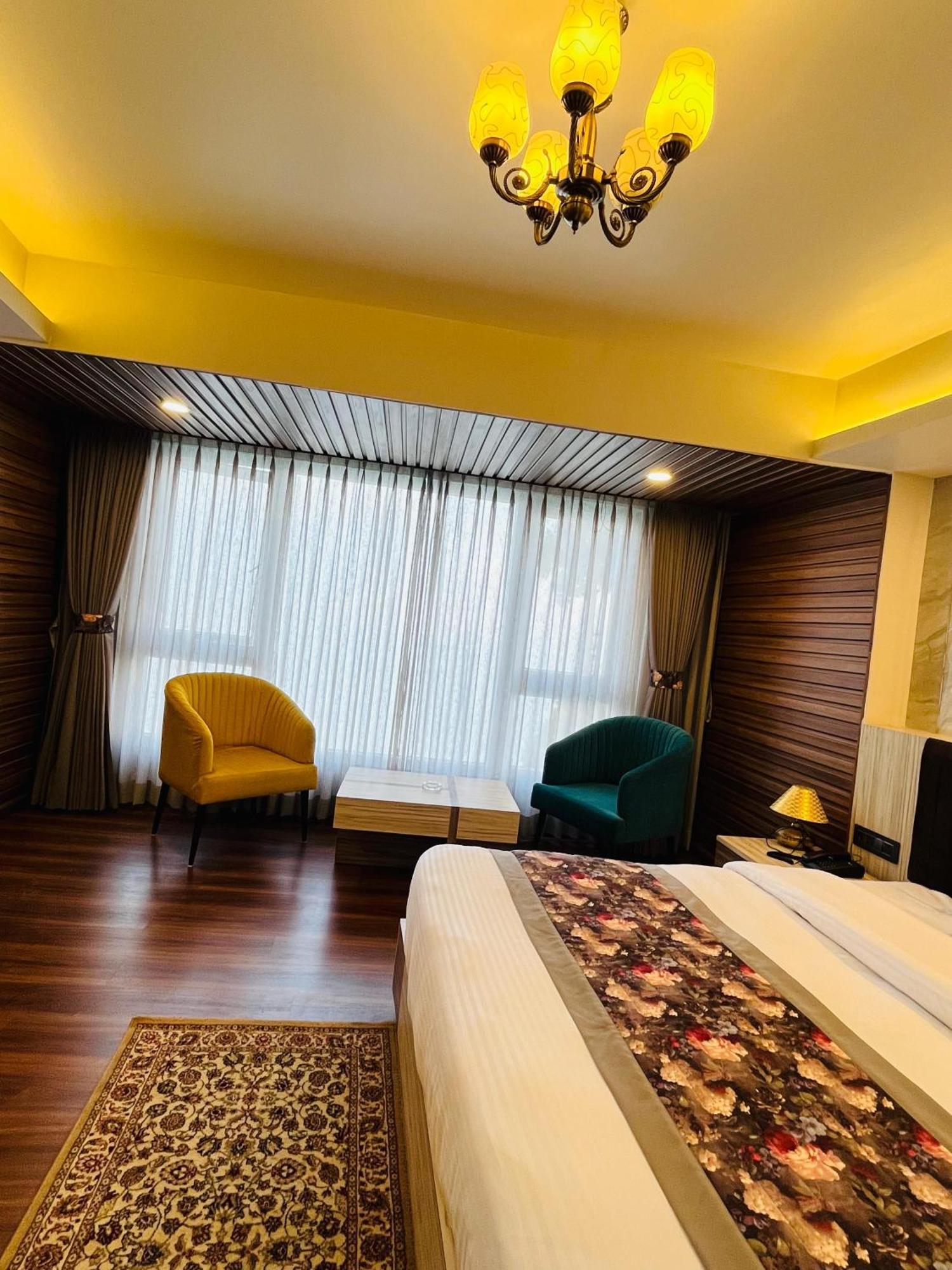 Luxury Stay At Hotel Broadway Boutique Mall Road Chowrasta Near Mahakal Temple Dárdžiling Exteriér fotografie