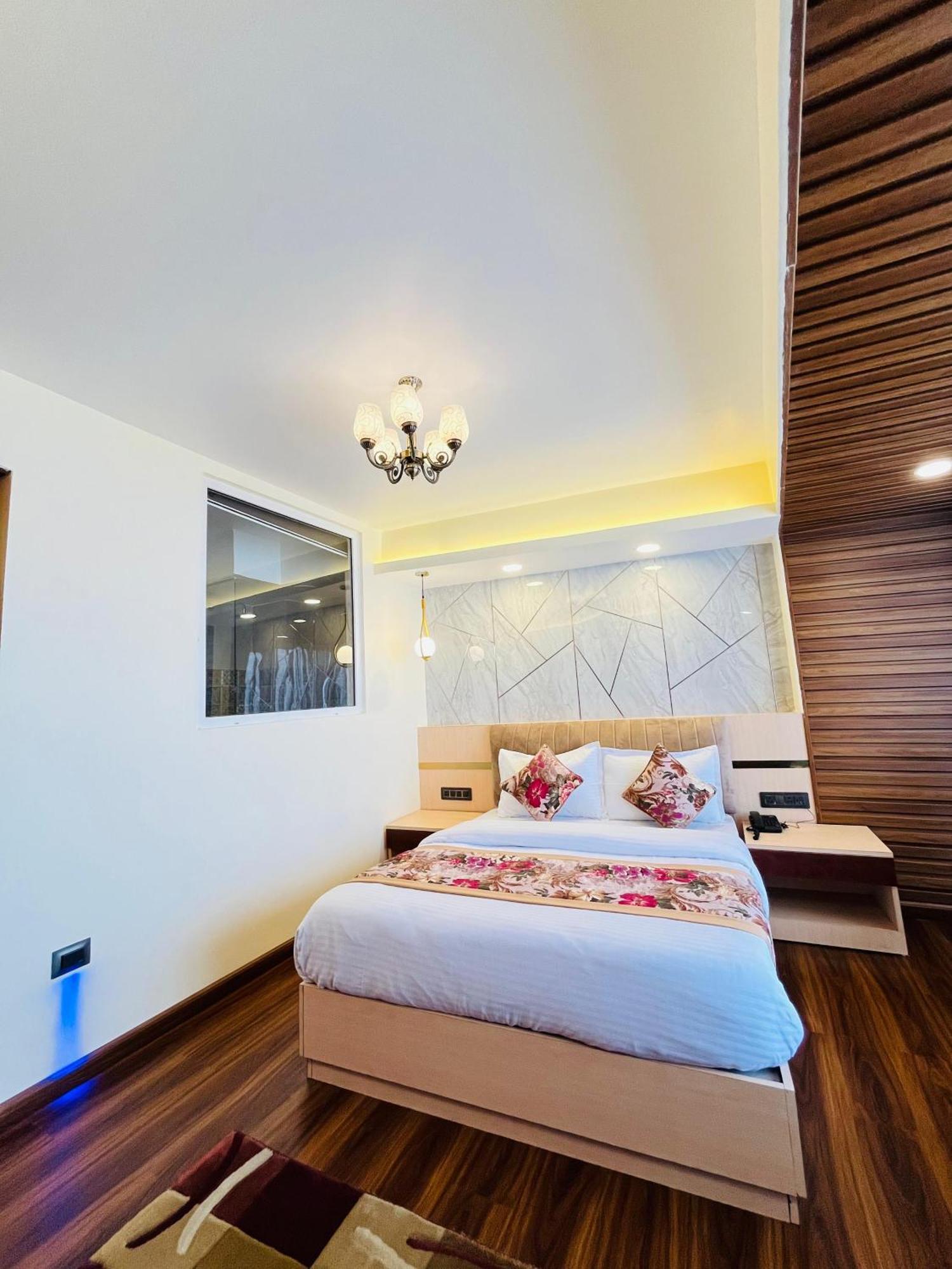 Luxury Stay At Hotel Broadway Boutique Mall Road Chowrasta Near Mahakal Temple Dárdžiling Exteriér fotografie